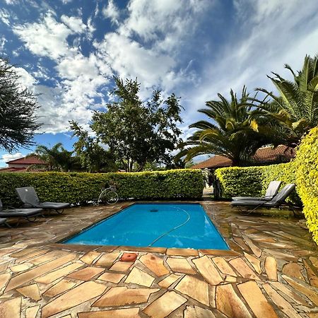 Kamaku Guesthouse Cc Otjiwarongo Ngoại thất bức ảnh
