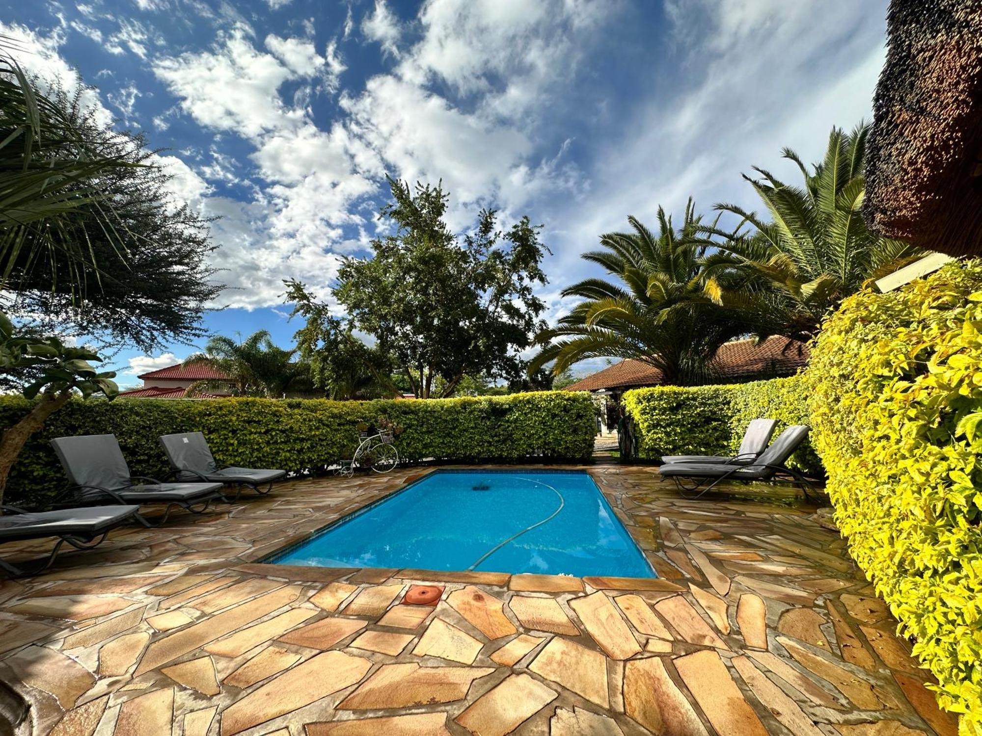 Kamaku Guesthouse Cc Otjiwarongo Ngoại thất bức ảnh