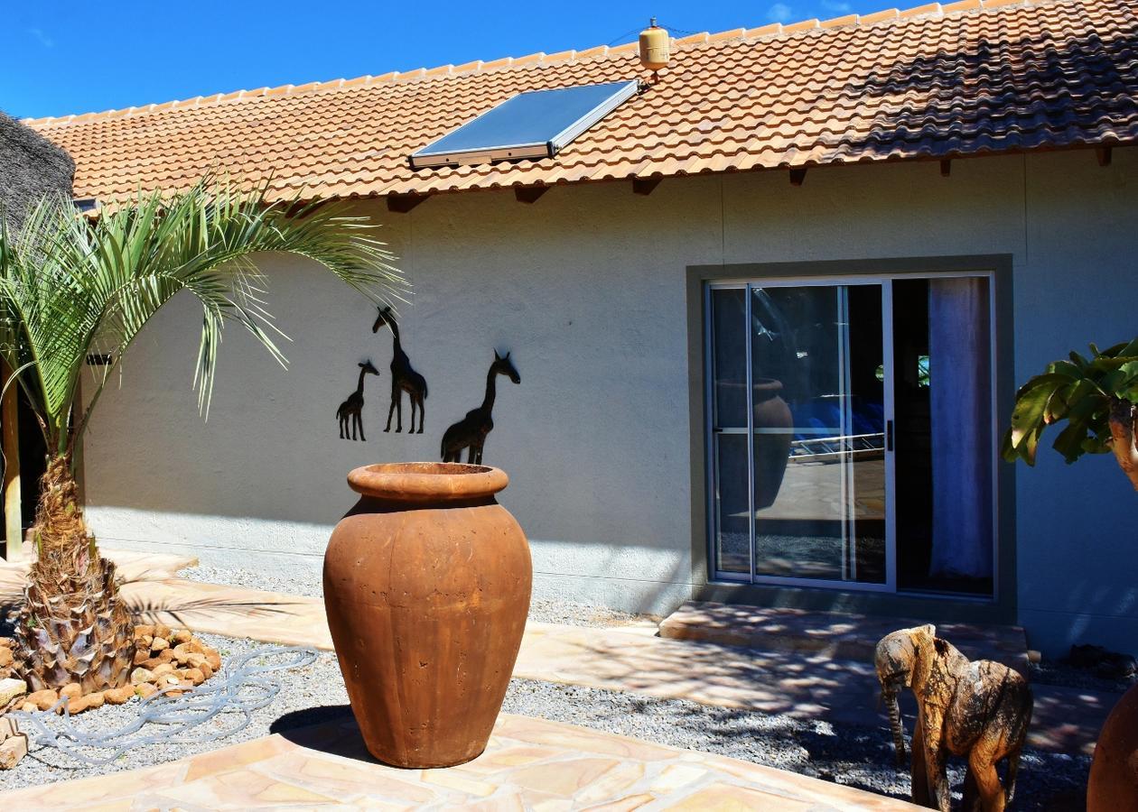 Kamaku Guesthouse Cc Otjiwarongo Ngoại thất bức ảnh