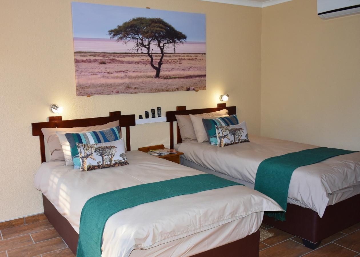 Kamaku Guesthouse Cc Otjiwarongo Ngoại thất bức ảnh