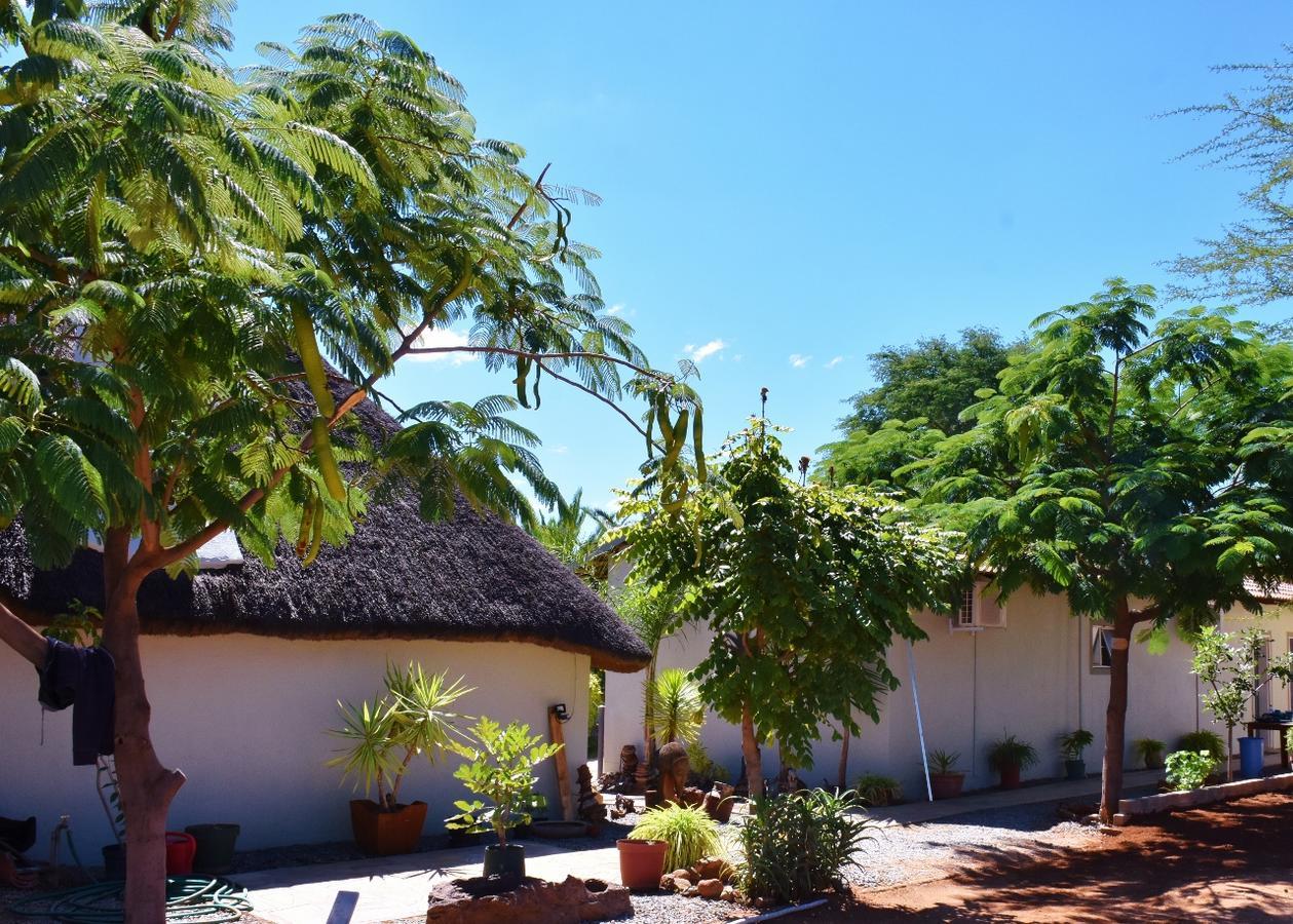 Kamaku Guesthouse Cc Otjiwarongo Ngoại thất bức ảnh