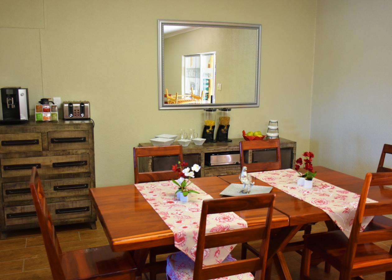Kamaku Guesthouse Cc Otjiwarongo Ngoại thất bức ảnh