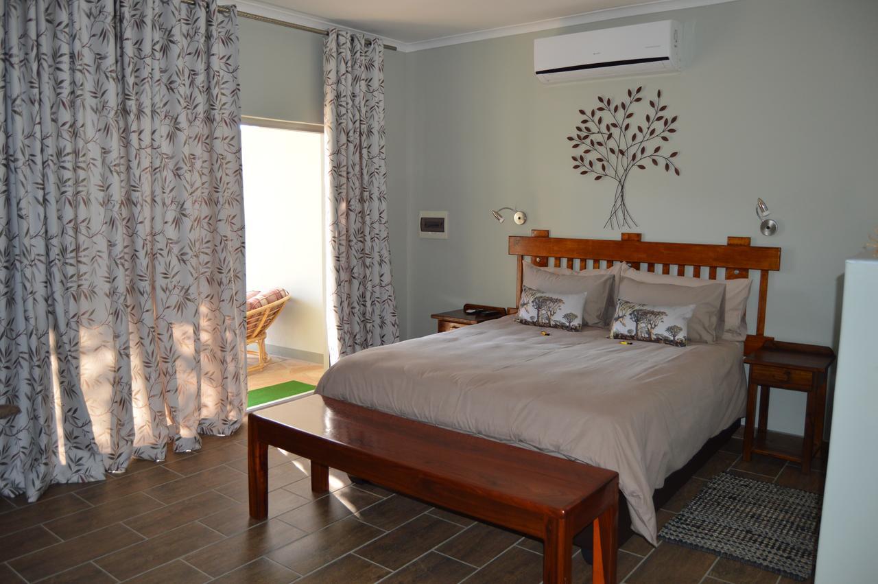 Kamaku Guesthouse Cc Otjiwarongo Ngoại thất bức ảnh