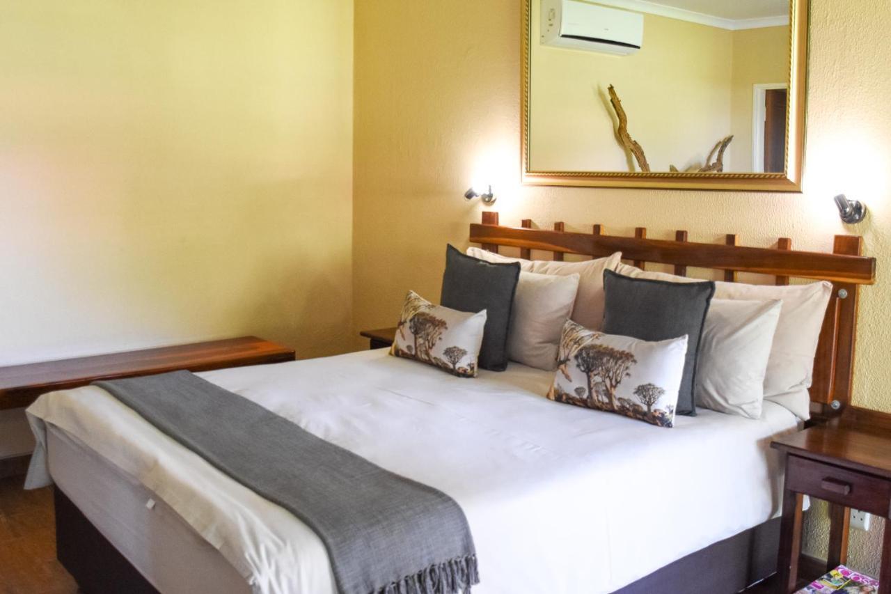 Kamaku Guesthouse Cc Otjiwarongo Ngoại thất bức ảnh