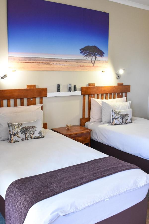 Kamaku Guesthouse Cc Otjiwarongo Ngoại thất bức ảnh
