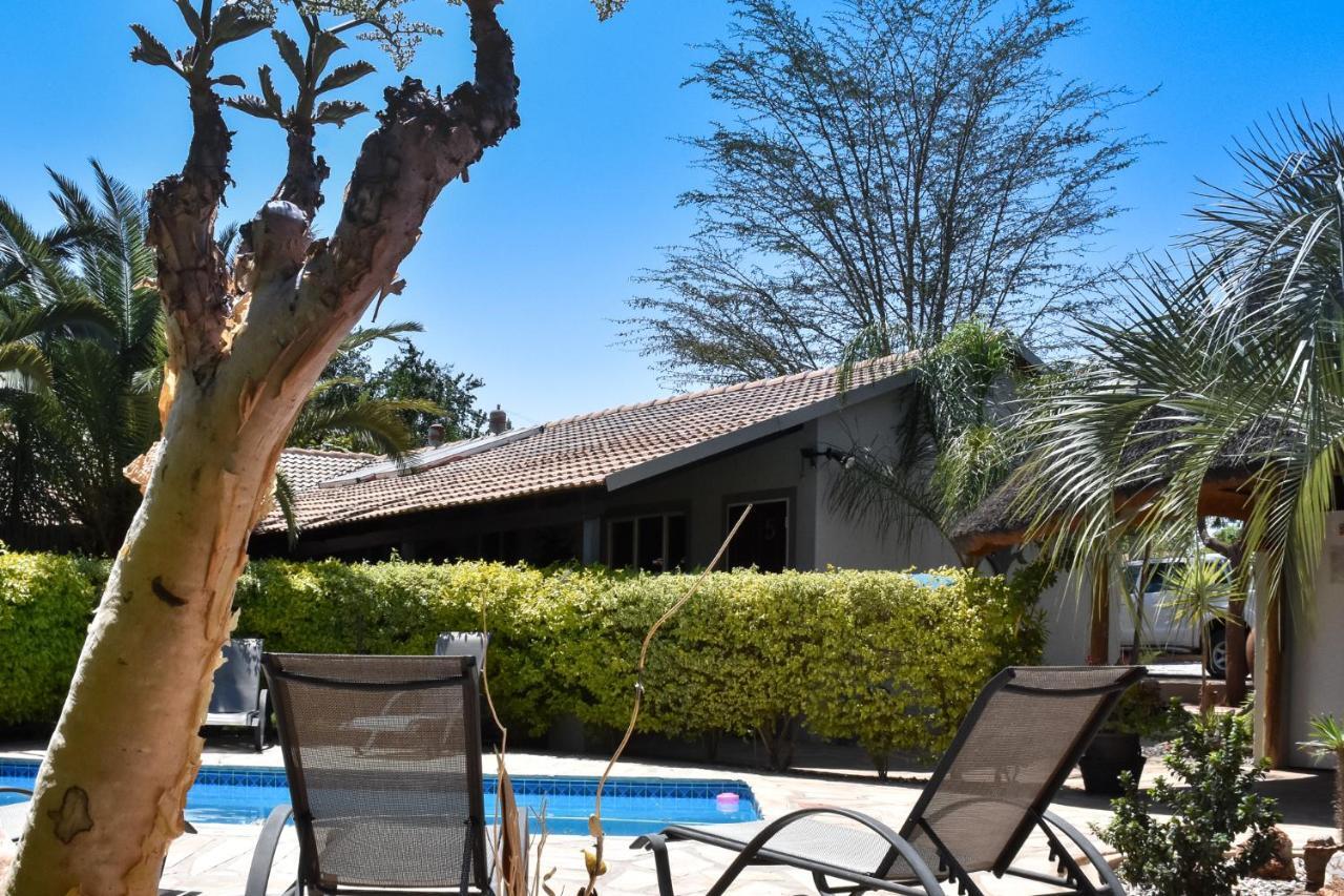 Kamaku Guesthouse Cc Otjiwarongo Ngoại thất bức ảnh