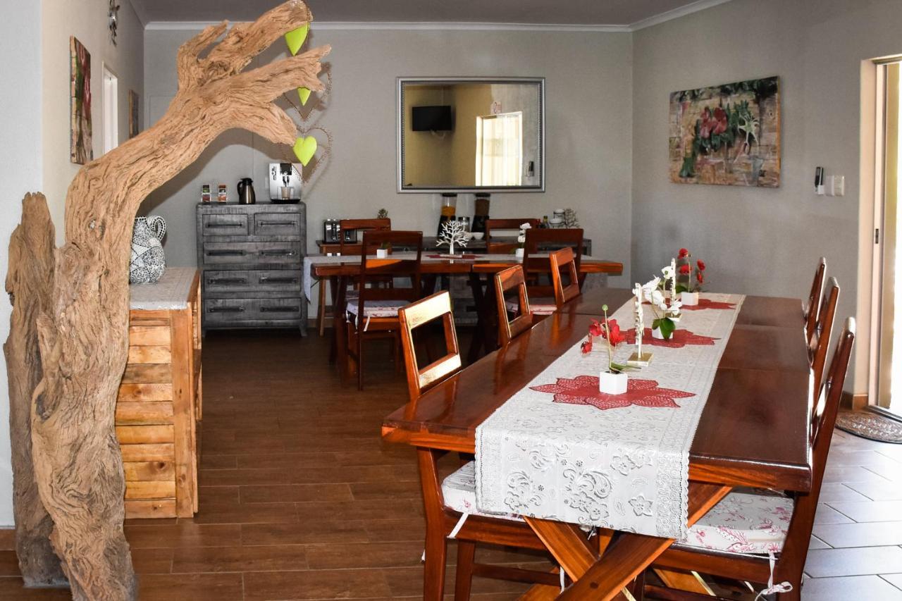 Kamaku Guesthouse Cc Otjiwarongo Ngoại thất bức ảnh