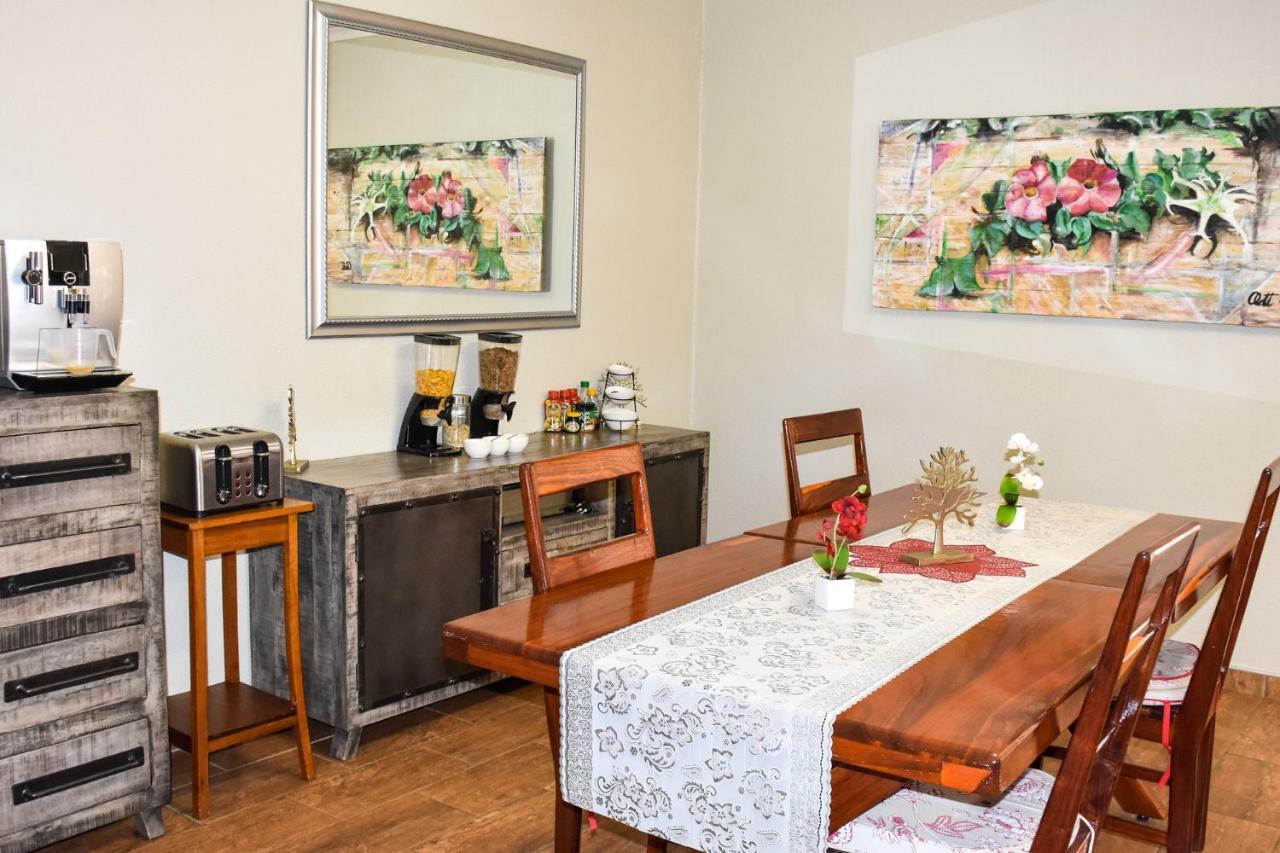 Kamaku Guesthouse Cc Otjiwarongo Ngoại thất bức ảnh