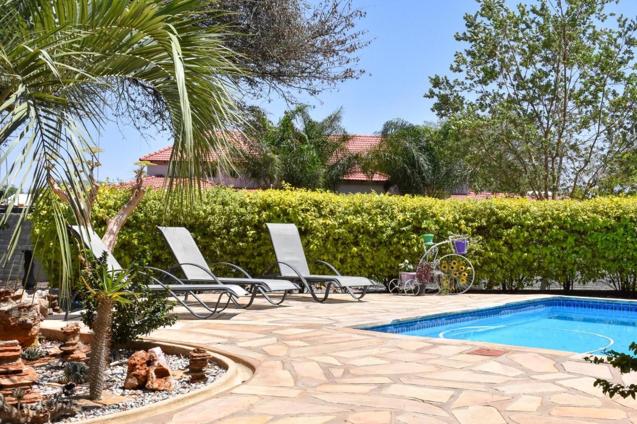 Kamaku Guesthouse Cc Otjiwarongo Ngoại thất bức ảnh