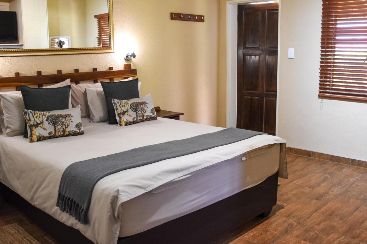 Kamaku Guesthouse Cc Otjiwarongo Ngoại thất bức ảnh